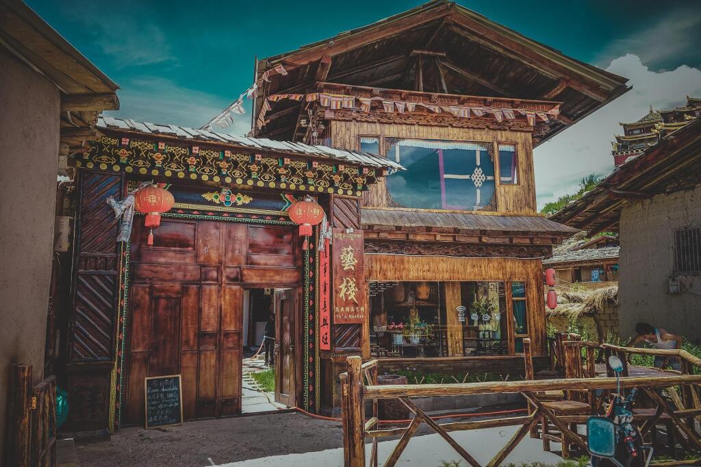 Шангри-Ла: Yis Hostel