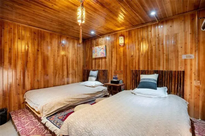 Шангри-Ла: Yis Hostel