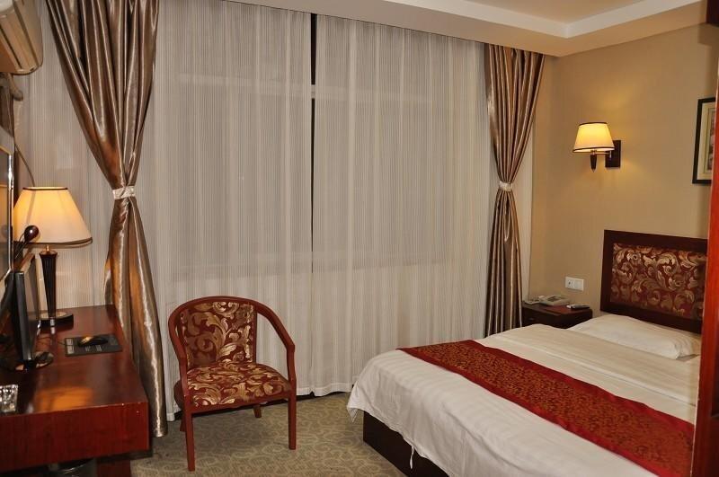 Чжанцзяцзе: Longyi Business Hotel