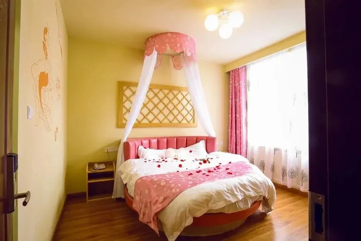 Чжанцзяцзе: Zhangjiajie Meet Themed Inn