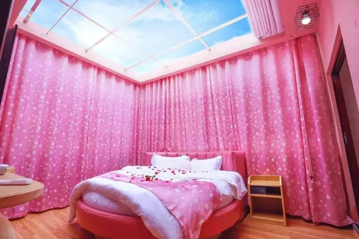 Чжанцзяцзе: Zhangjiajie Meet Themed Inn