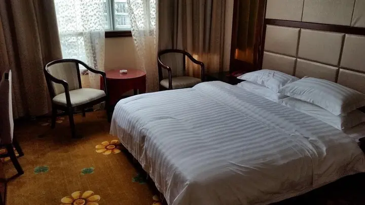 Липинг: Li Ping Hotel