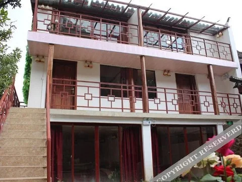 Лицзян: 丽江朝暮居观景客栈(丽江巢客栈)