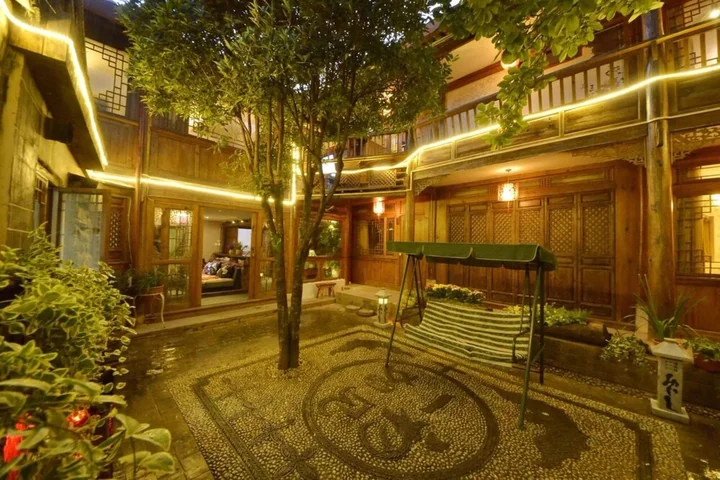 Лицзян: Lijiang Hua Qian Yue Xia Inn