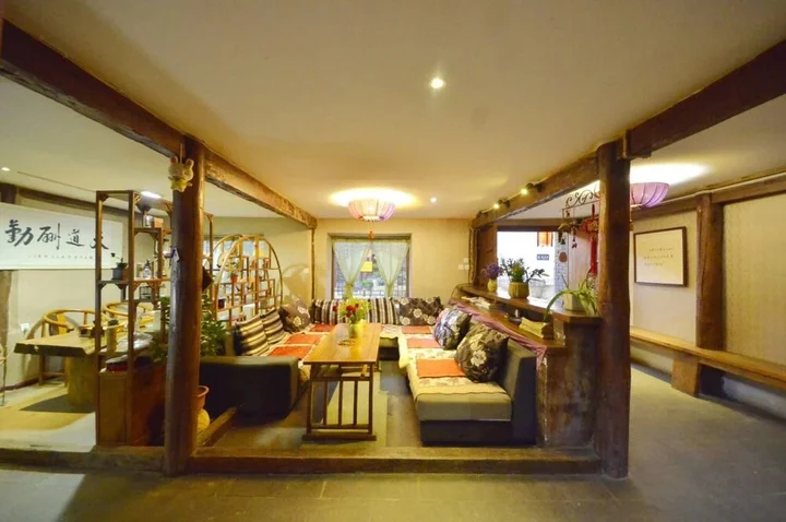 Лицзян: Lijiang Hua Qian Yue Xia Inn