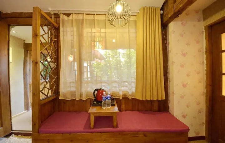 Лицзян: Lijiang Hua Qian Yue Xia Inn