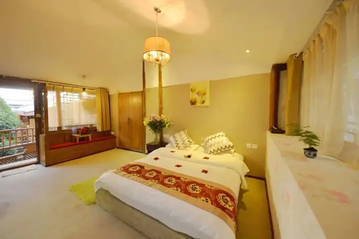 Лицзян: Lijiang Hua Qian Yue Xia Inn