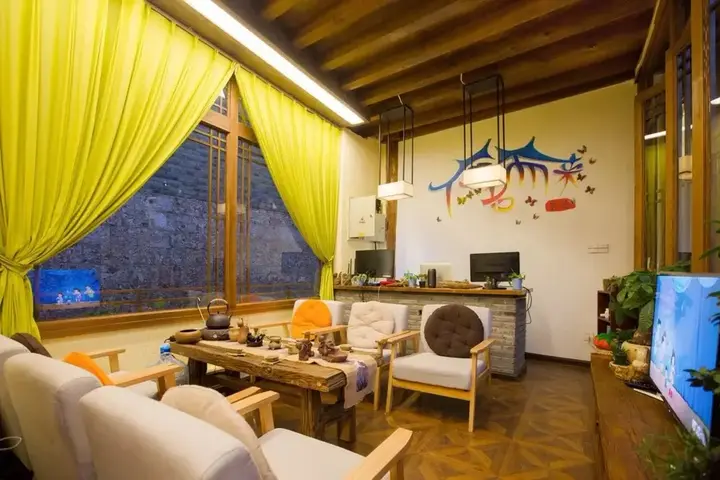 Лицзян: Lijiang Hua Qian Yue Xia Inn