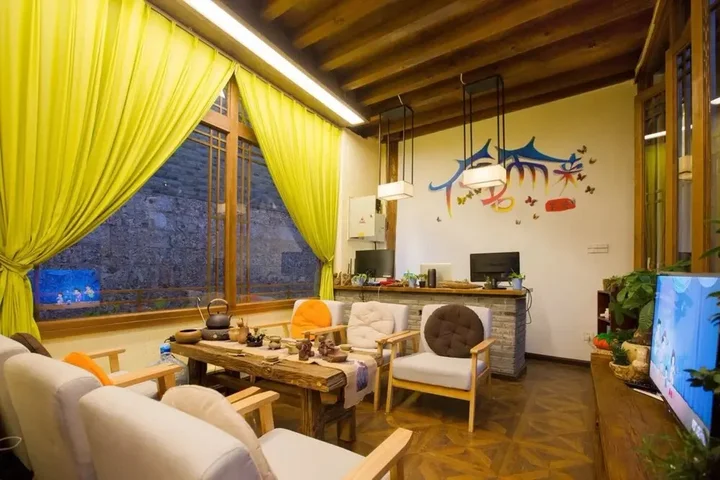 Лицзян: Lijiang Hua Qian Yue Xia Inn