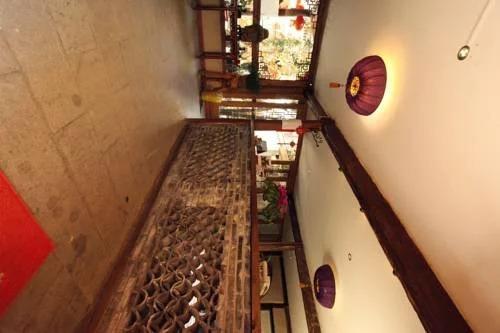 Лицзян: Lijiang Hua Qian Yue Xia Inn