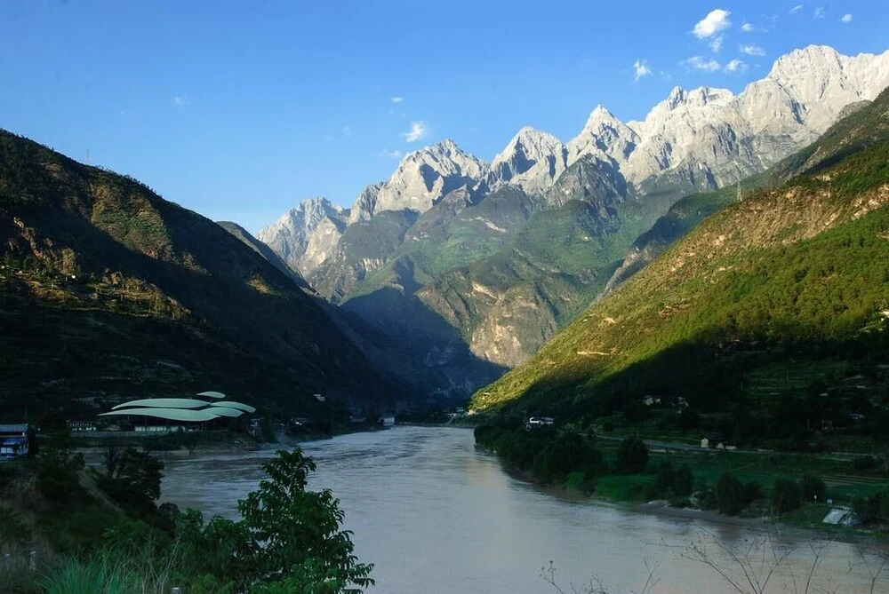Шангри-Ла: Shangri-La 3 are 3 resortel