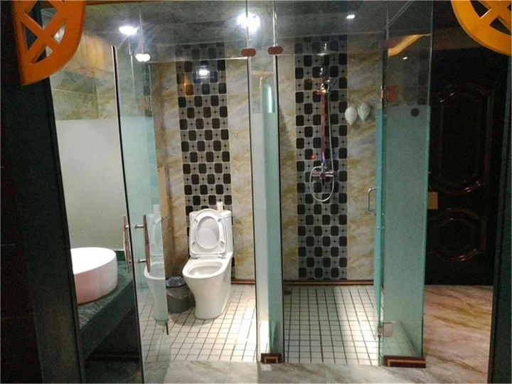 Цзинхун: Peacock Princess Hotel