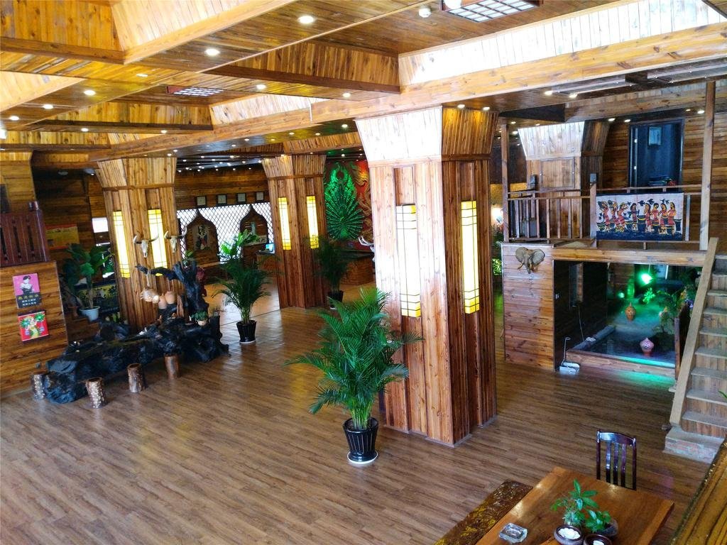Цзинхун: Peacock Princess Hotel