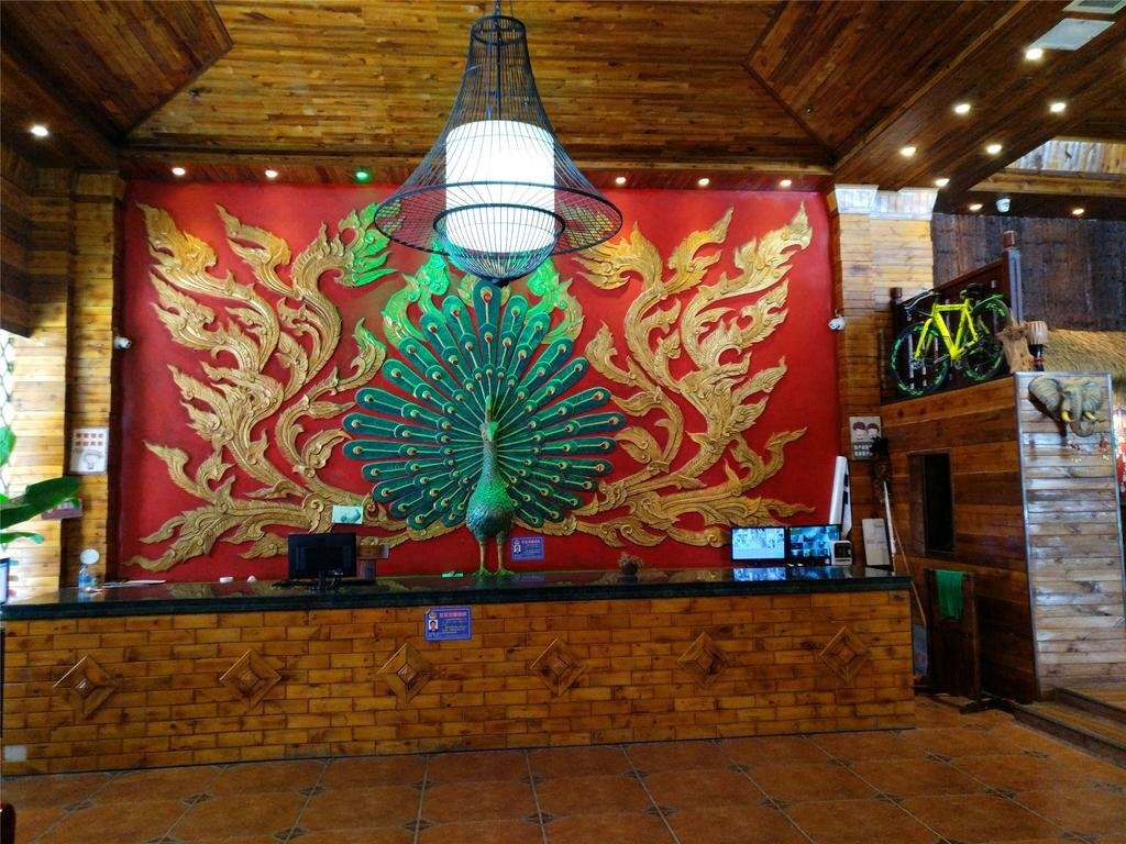 Цзинхун: Peacock Princess Hotel