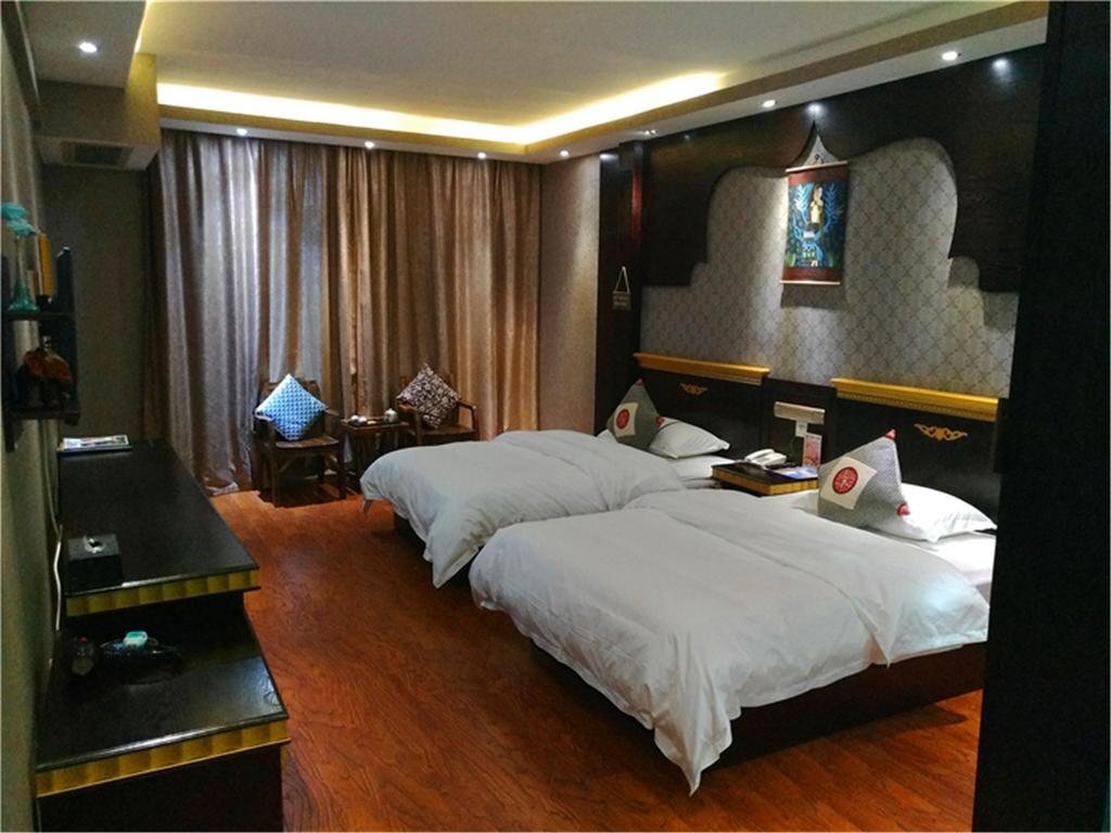 Цзинхун: Peacock Princess Hotel