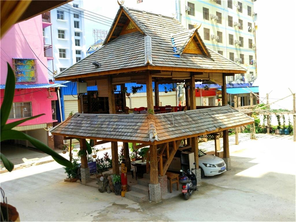Цзинхун: Peacock Princess Hotel