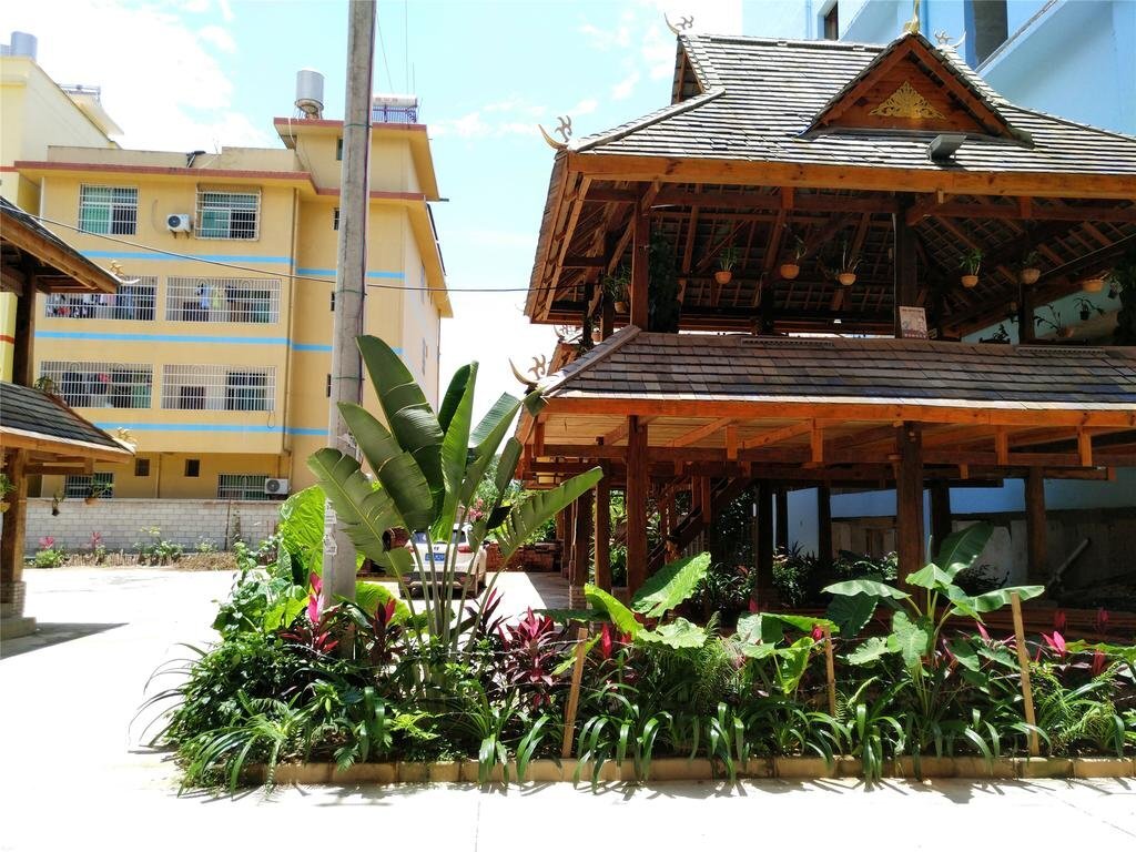 Цзинхун: Peacock Princess Hotel