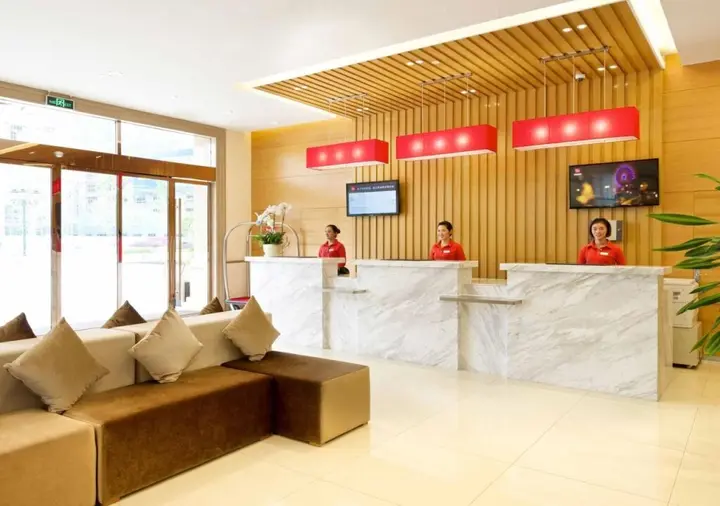 Чэнду: Ibis Wenjiang Floraland