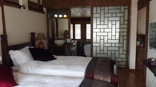 Лицзян: Lijiang Xianshe House