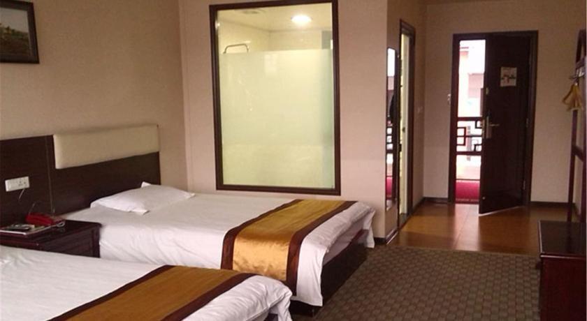 Шиянь: Wudangshan Yinjie Holiday Hotel