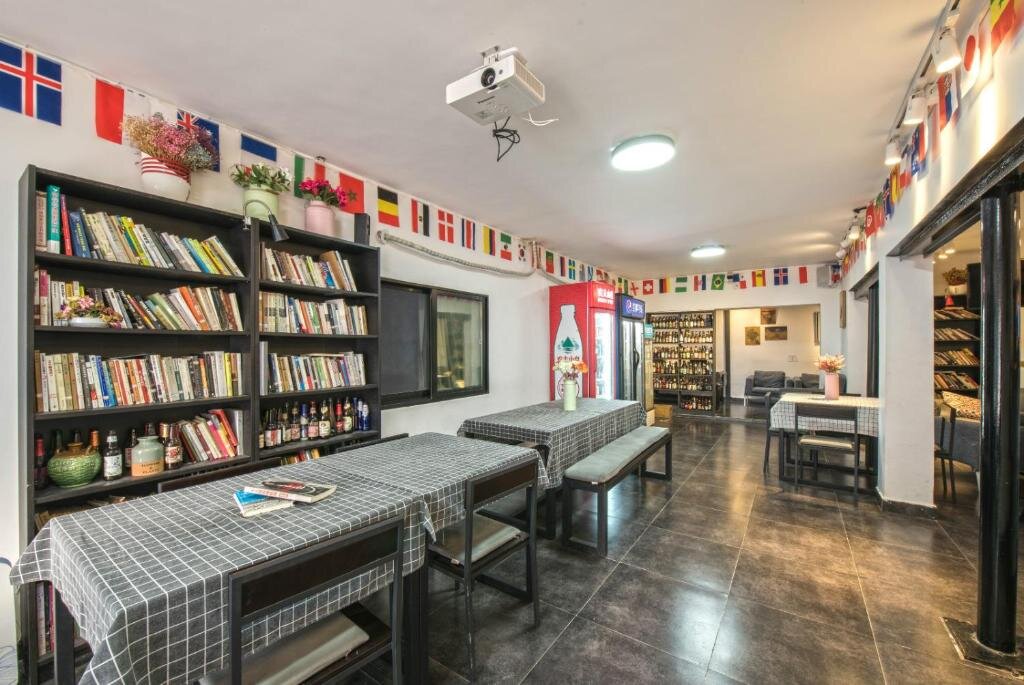 Шанхай: Hidden Garden International Youth Hostel - Oriental Pearl & Lujiazui