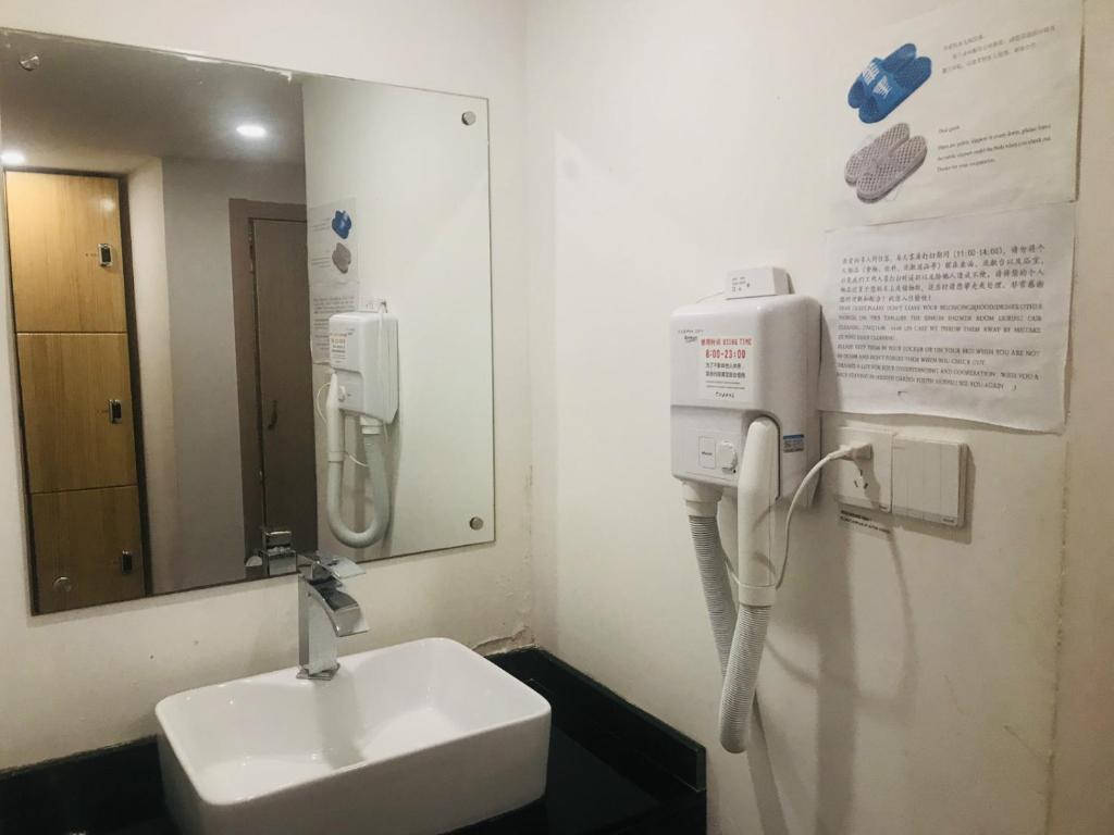Hidden Garden International Youth Hostel - Oriental Pearl & Lujiazui — фото 2