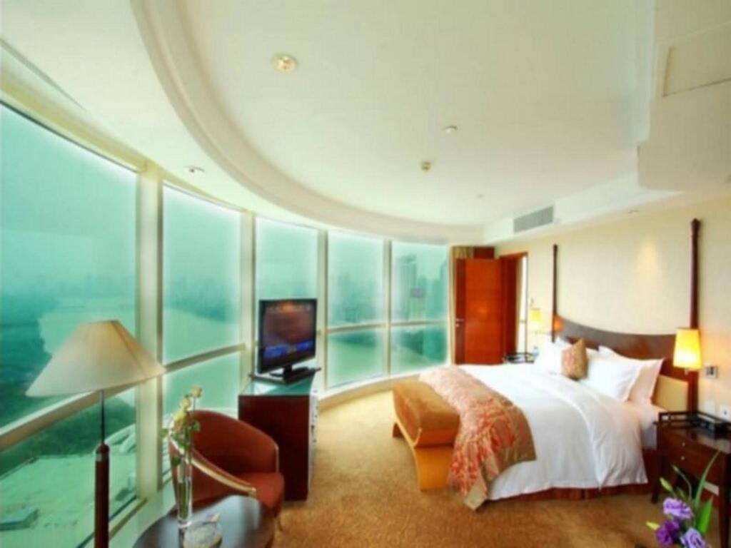 Наньнин: Guangxi Wharton International Hotel