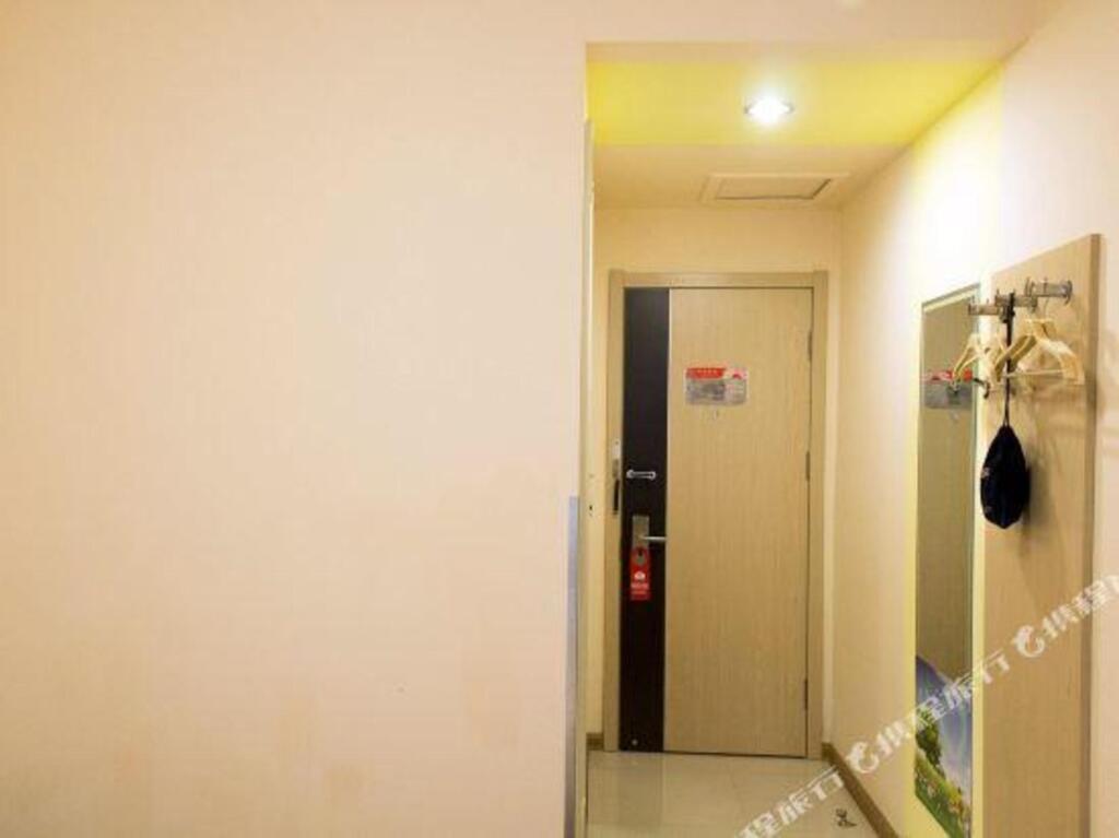 Вэйфан: Yinzuo Jia Yi Shou Guang - Sheng Cheng East Street