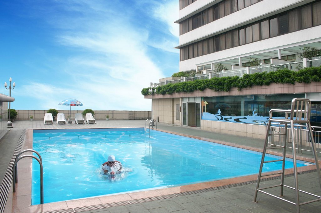 Golden City Hotel — фото 1