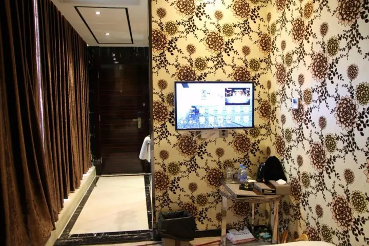 Фошань: Sweet World Hotel (Foshan Jihuayuan, Zumiao)