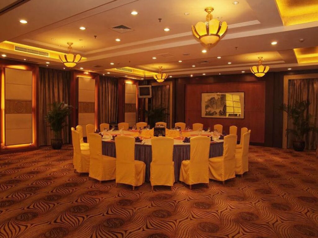 Maochen New Century Hotel — фото 6
