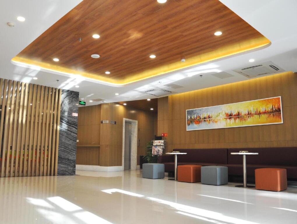 Цзинань: ibis Jinan Jingwu RD