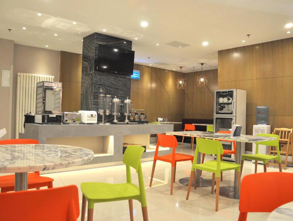 Цзинань: ibis Jinan Jingwu RD