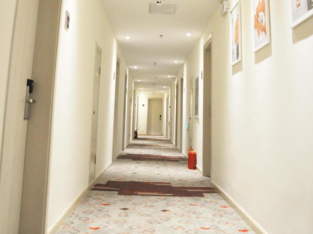 Цзинань: ibis Jinan Jingwu RD