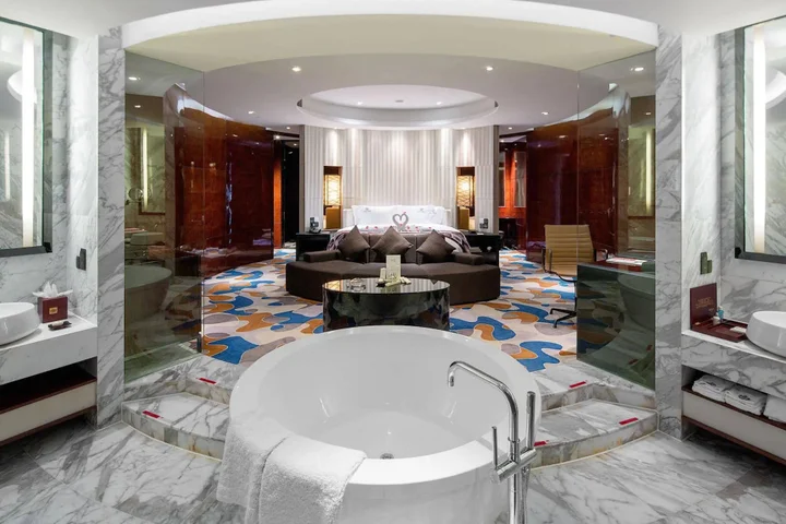Санья: Sanya Visun Royal Yacht Hotel