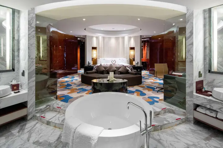 Санья: Sanya Visun Royal Yacht Hotel