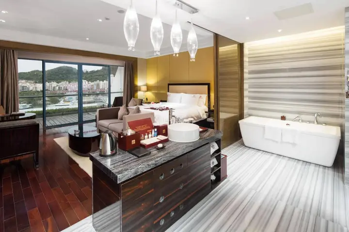 Санья: Sanya Visun Royal Yacht Hotel