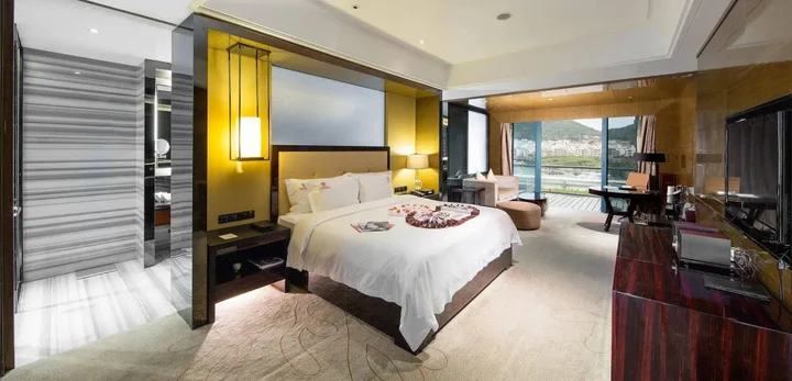 Санья: Sanya Visun Royal Yacht Hotel