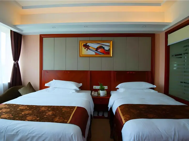 Шанхай: Vienna International Hotel Shanghai Disneyland Tour Shop
