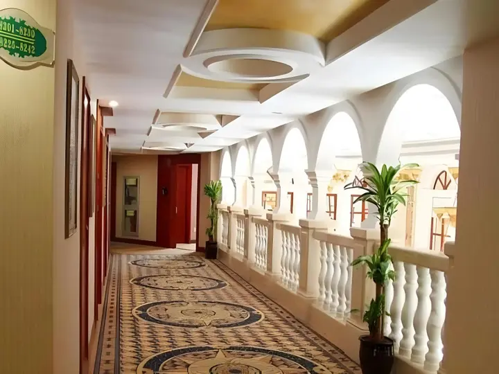 Шанхай: Vienna International Hotel Shanghai Disneyland Tour Shop