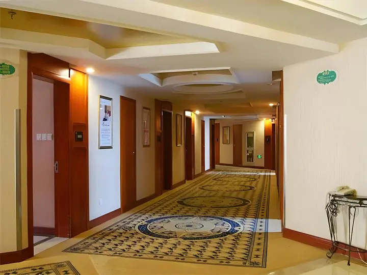 Шанхай: Vienna International Hotel Shanghai Disneyland Tour Shop