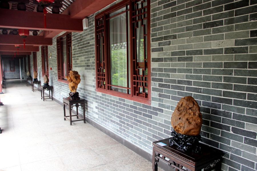Хэчжоу: He Zhou Huang Yao Jiu Hu Shan Hotel