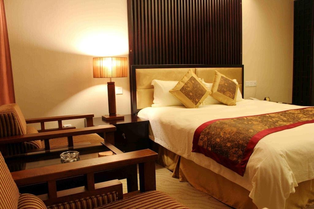 Хэчжоу: He Zhou Huang Yao Jiu Hu Shan Hotel