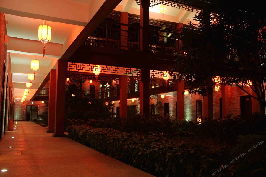 Хэчжоу: He Zhou Huang Yao Jiu Hu Shan Hotel