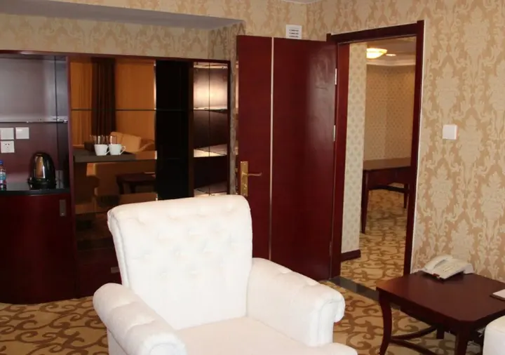 Далянь: Southern Airlines Pearl Hotel