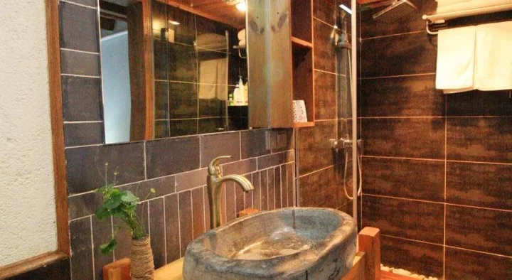 Дали: Cabin 7 Inn