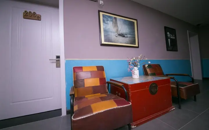 Циндао: Qingdao Lejiaxuan Nostalgia Theme Inn