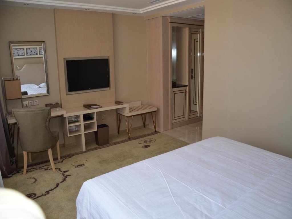 Хулун-Буир: Spring Theme Hotel
