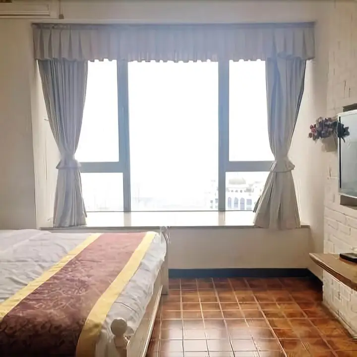 carousel image 4