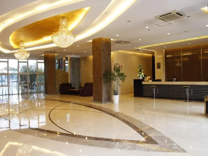 Уху: Novlion Hotel